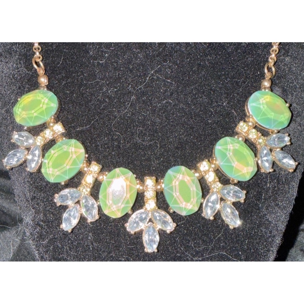 Statement necklace gold tone signed etc!
